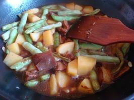 芸豆土豆红烧肉的做法步骤6