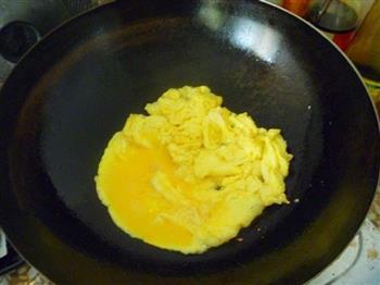 韭菜苔炒银耳鸡蛋的做法步骤3