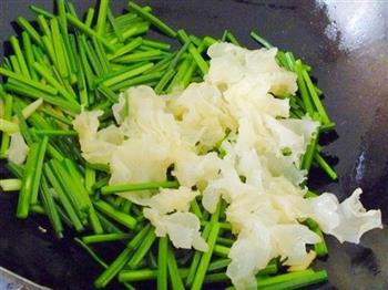 韭菜苔炒银耳鸡蛋的做法步骤7