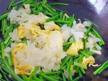 韭菜苔炒银耳鸡蛋的做法步骤8