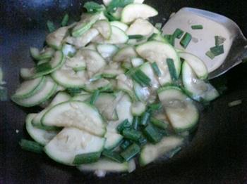红薯叶肉片汤的做法步骤4