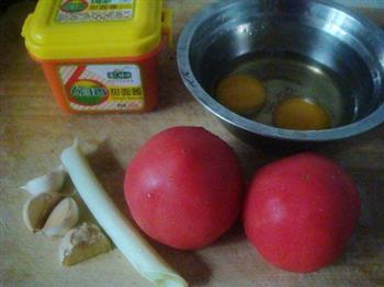 西红柿鸡蛋炸酱面的做法图解1