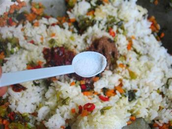 酸菜炒米的做法步骤10