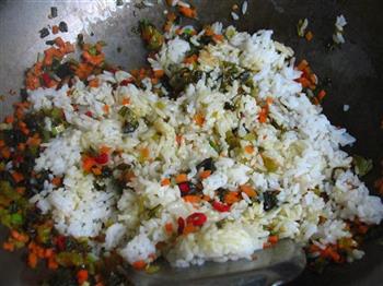 酸菜炒米的做法步骤7