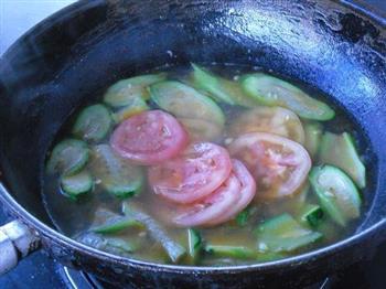 丝瓜番茄猪骨汤的做法步骤6