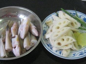 尖梭鱼莲藕汤的做法步骤2