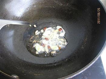 黄花菜鲜蛤打卤面的做法步骤2
