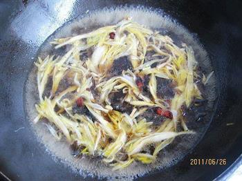 黄花菜鲜蛤打卤面的做法图解4