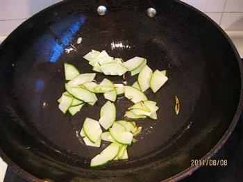 黄瓜鲜虾疙瘩汤的做法步骤4
