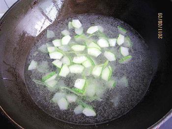 黄瓜鲜虾疙瘩汤的做法步骤5