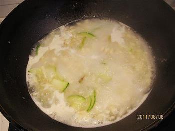 黄瓜鲜虾疙瘩汤的做法步骤7