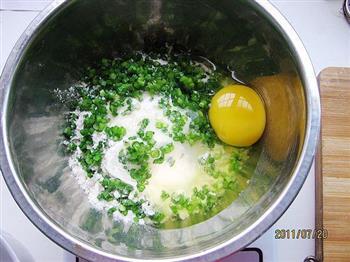 韭苔鸡蛋薄煎饼的做法步骤2