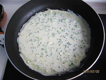 韭苔鸡蛋薄煎饼的做法步骤4
