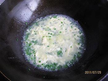 韭苔鸡蛋汤面的做法步骤6