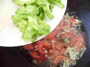 苦瓜番茄蛋花汤的做法步骤3