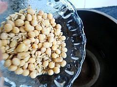 燕麦核桃豆浆的做法图解4