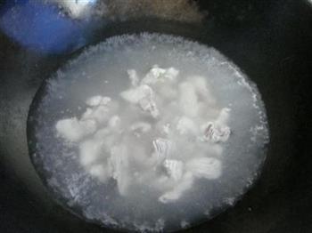 南瓜苗肉片汤的做法步骤4
