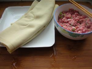 豆腐皮熏肉卷的做法步骤1