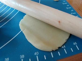 广式豆沙月饼的做法步骤6