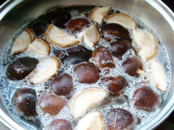 蒜苔香菇炒肉的做法步骤3