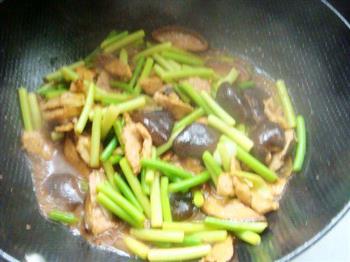 蒜苔香菇炒肉的做法步骤9