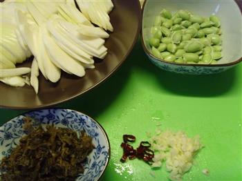 茭白毛豆倒篤菜的做法步骤1