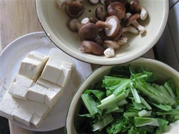香菇豆腐小白菜汤的做法步骤1