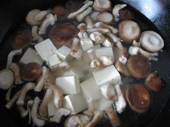 香菇豆腐小白菜汤的做法步骤6
