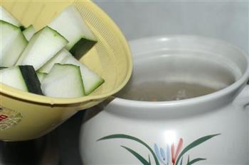干贝冬瓜薏米扇骨汤的做法图解4