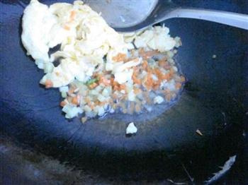 红萝卜鸡蛋炒饭的做法步骤4