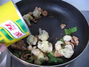 青椒肉片炒花菜的做法步骤8