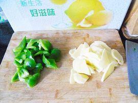 尖椒土豆片的做法步骤2