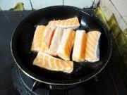香煎三文鱼腩的做法步骤3