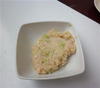 南瓜鸡肉香菇水饺的做法步骤3