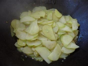 扁豆炒土豆片的做法步骤4