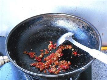 剁椒煸炒蛇瓜条的做法步骤3