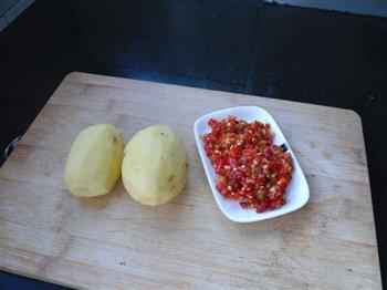 剁椒干煸土豆丁的做法步骤1