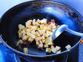 剁椒干煸土豆丁的做法步骤6