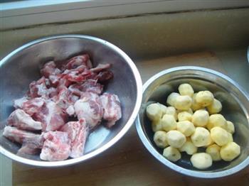 猪排炖土豆的做法步骤1