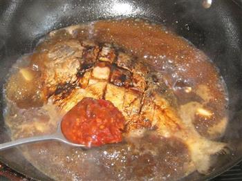 豆瓣酱烧鲳鱼的做法步骤5