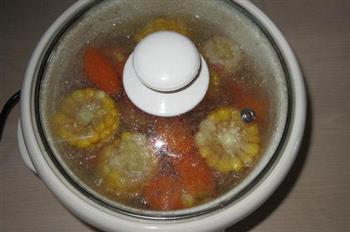 玉米胡萝卜猪骨汤的做法步骤8