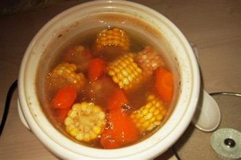 玉米胡萝卜猪骨汤的做法图解9