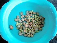 花生紫米豆浆的做法步骤2