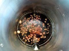 花生紫米豆浆的做法步骤6