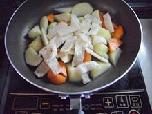 印度咖喱鸡丁煲的做法步骤5