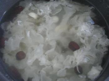 红枣银耳莲子汤的做法步骤8