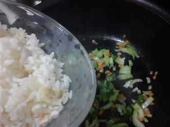 蔬菜炒饭的做法步骤5