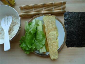 生菜沙拉寿司的做法图解1