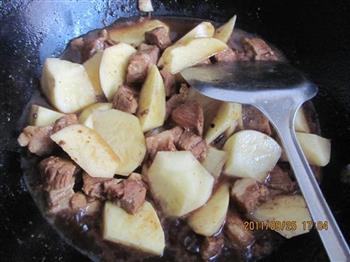 肉块炖土豆的做法步骤7