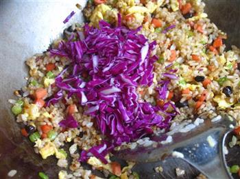 紫甘兰炒米饭的做法步骤11